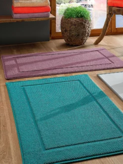 Titelseite 24 Badematte, Pflaume