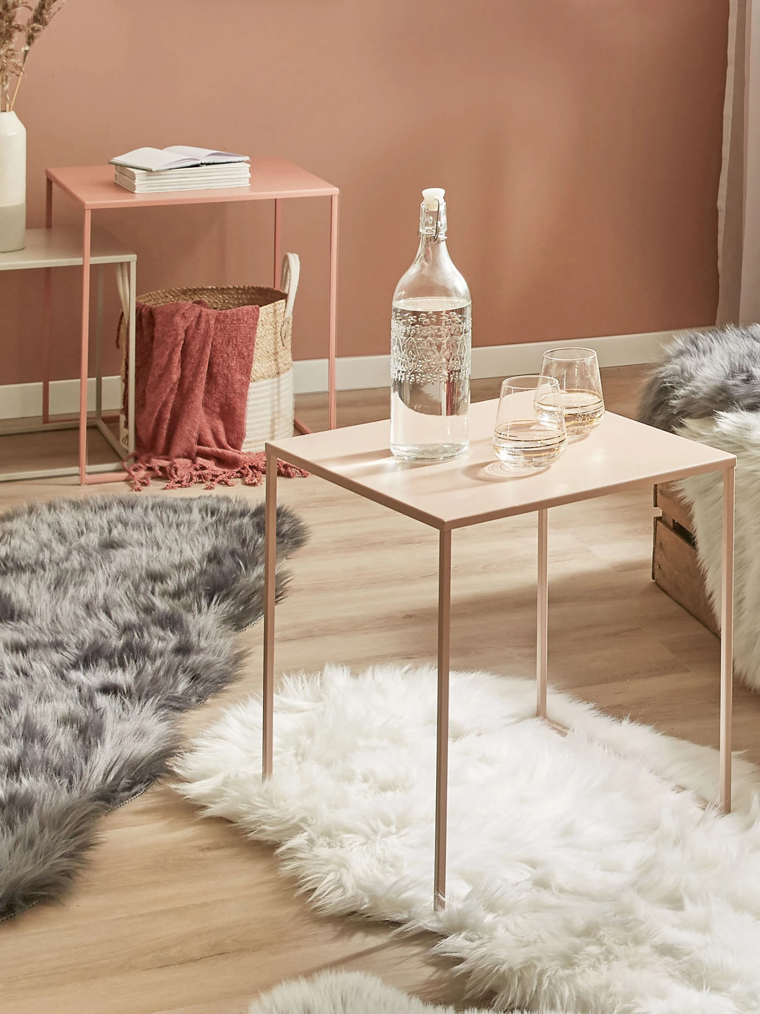 Tisch, Rosa 3 Tisch, Rosa